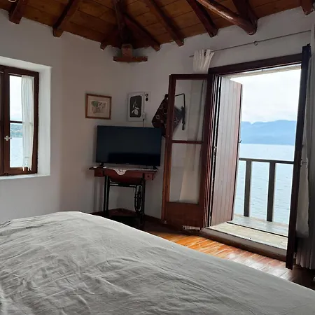 Prázdninový dům By The Sea In Vathy Methana