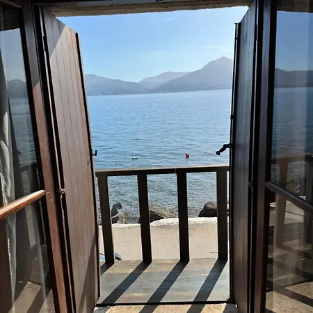 By The Sea In Vathy Methana Semesterbostad Megalochori (Peloponnese)