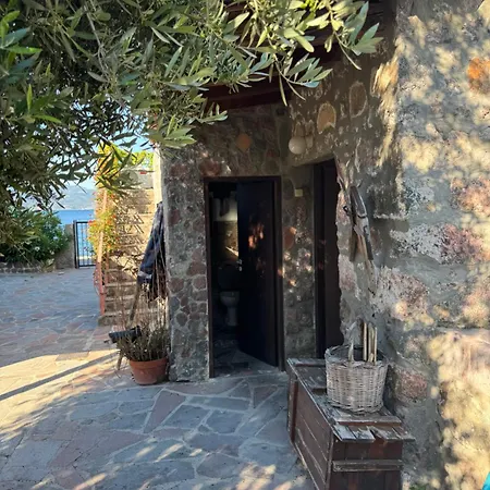 Дом отдыха By The Sea In Vathy Methana Megalochori (Peloponnese)