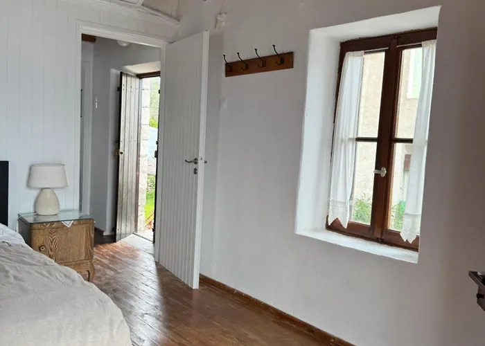 By The Sea In Vathy Methana 펜션 Megalochori (Peloponnese)