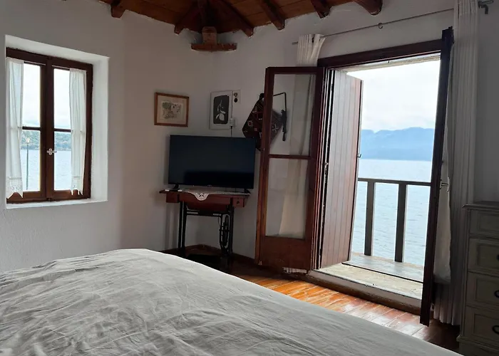 펜션 By The Sea In Vathy Methana